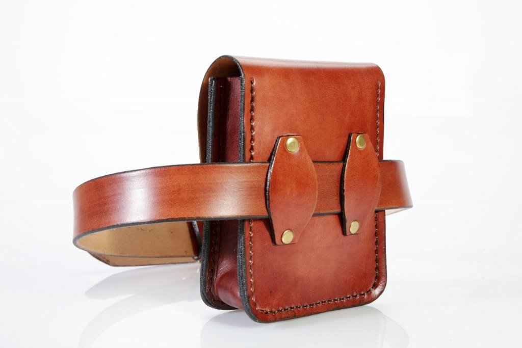 Portefeuille cuir marron avec partie passant pour ceinture pour porter à la  taille