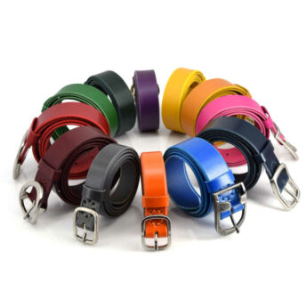 Ceintures de différents cuirs colorés
