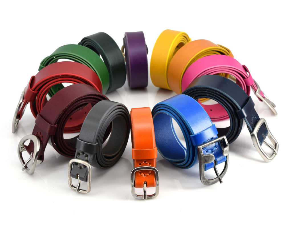 Ceintures de différents cuirs colorés