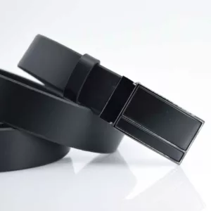 Ceinture noire en cuir avec boucle à plaque noire "Briac"